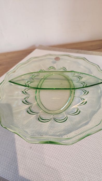 Stara patera ze szkła , zieleń,