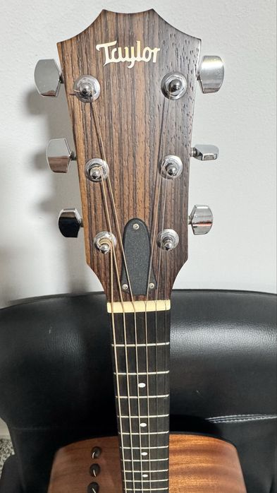 Guitarra Taylor 114e