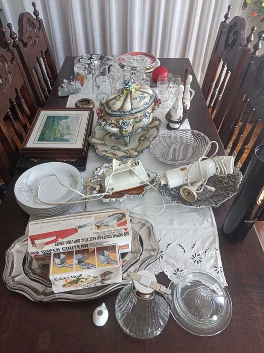 Mobilia de sala completa (tudo incluído, molduras, candeeiro, etc)