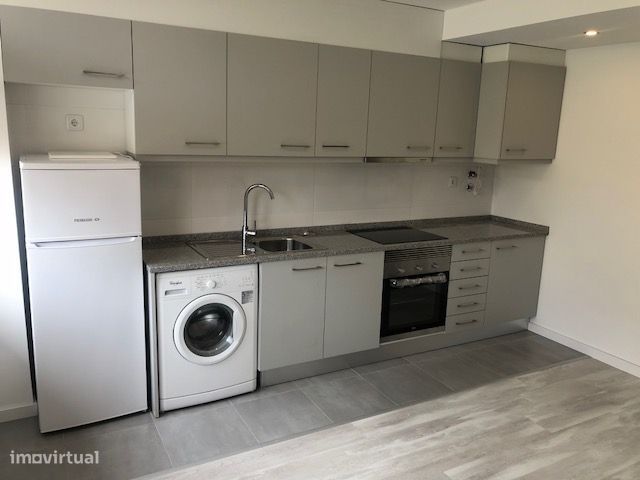 Apartamento T2 completamente remodelado ao pé da estação de comboios