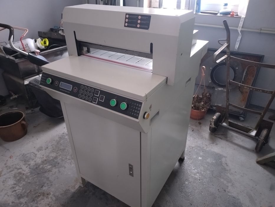 Gilotyna do papieru introligatorska krajarka