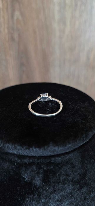 Wyrób Jubilerski Używany Pierścionek Białe Złoto Błękitny Kamień