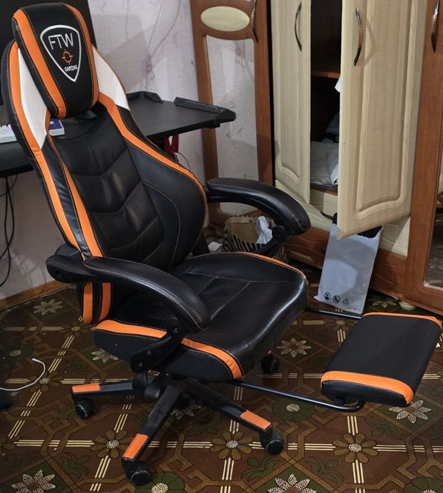 Игровое кресло хорошее состояние