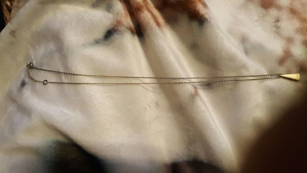 Delikatny wisiorek kolor starego złota styl vintage
