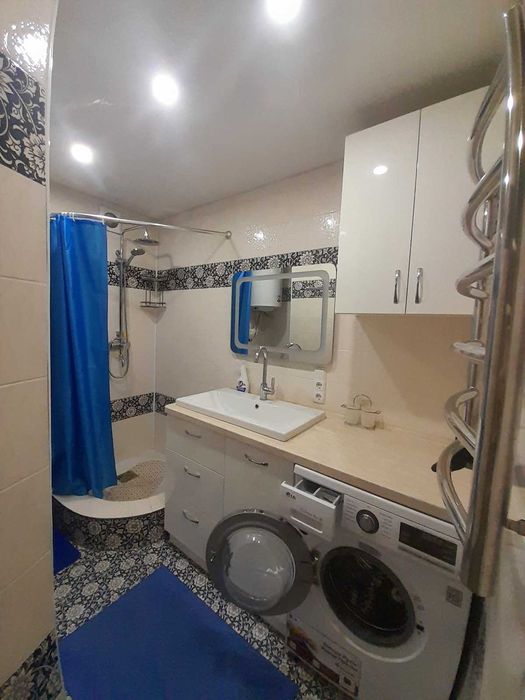 Продаж 2-кімнатної квартири з кухнею-студією, Металургів (213-378-413)