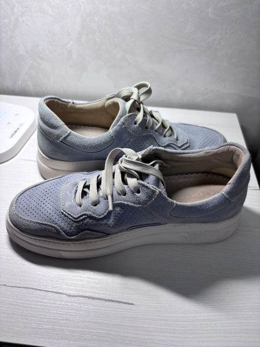 Кожаные кроссовки