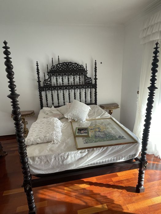 Mobília Antiga em Madeira Maciça – Sala, Quartos e Escritório – Excelente Estado