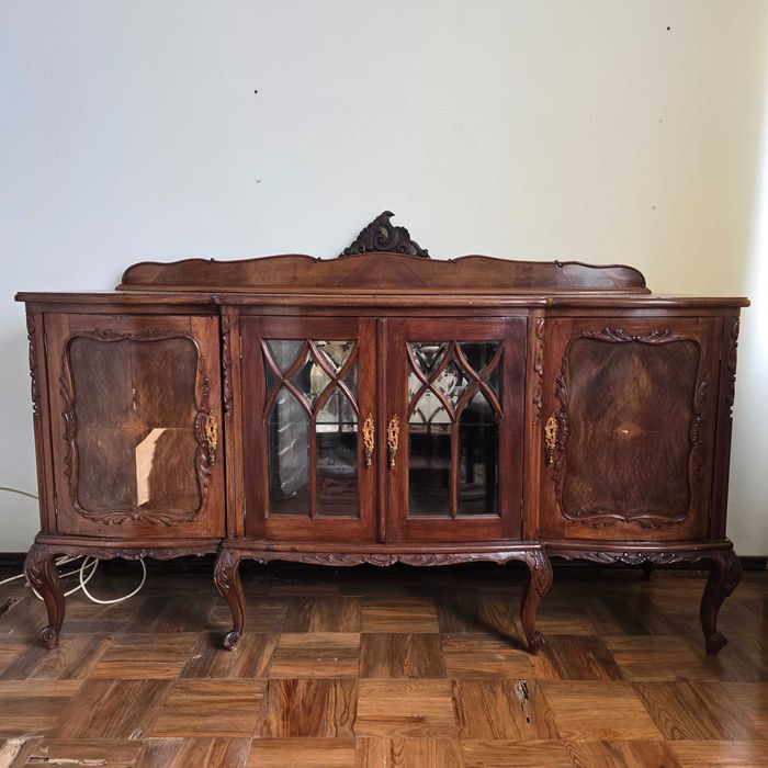 Mobília de sala de jantar antiga em madeira maciça