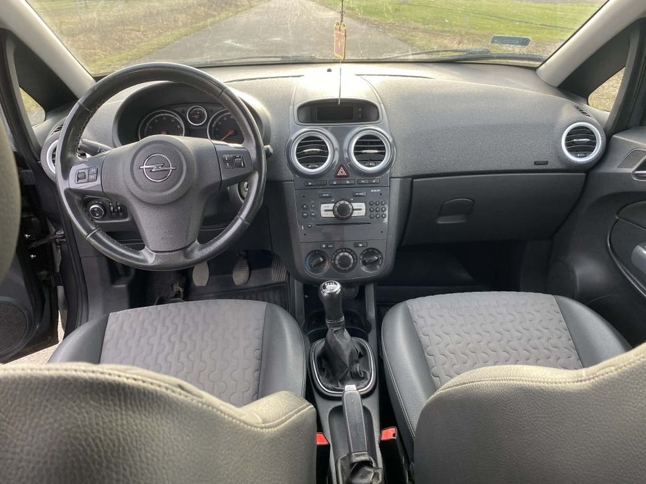 Opel corsa 2011 1.4