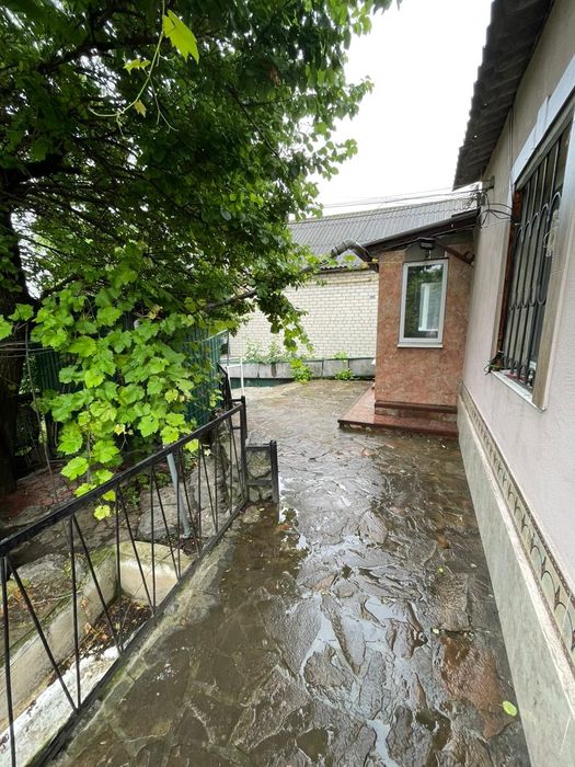 Приватні Продам ДВІ  нерухомість 160 квадратів ,100 метрів від мед кол