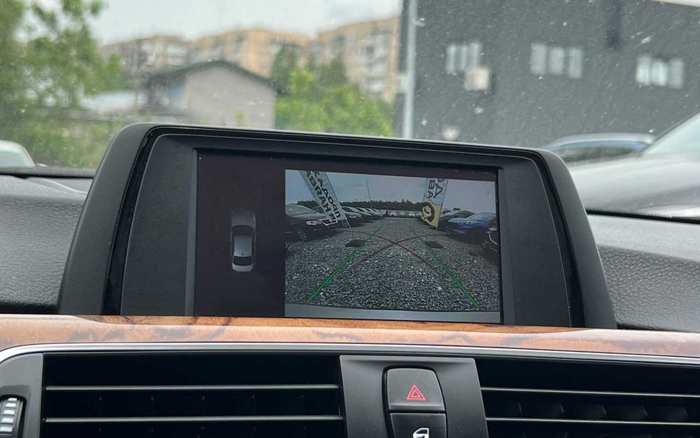BMW 320 I 2017 року