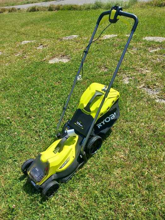 Corta relva a bateria