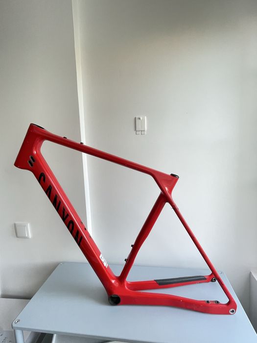 Quadro Carbono Canyon endurace M ( partido na vaina )