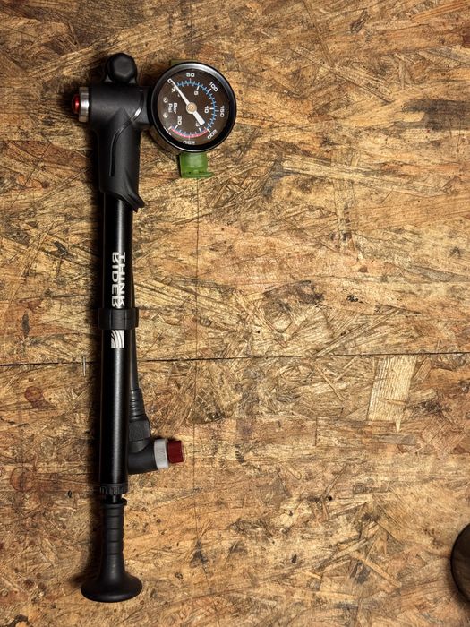 ThinkRider pompka do amortyzatora rowerowa 300psi z manometrem
