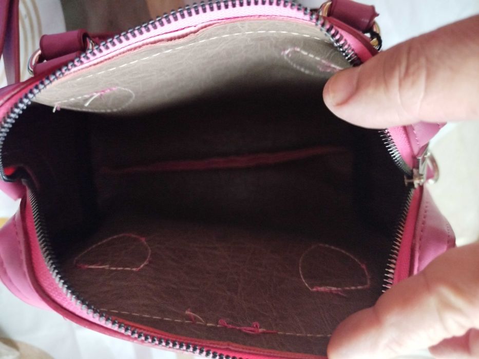 Жіноча сумочка через плече.