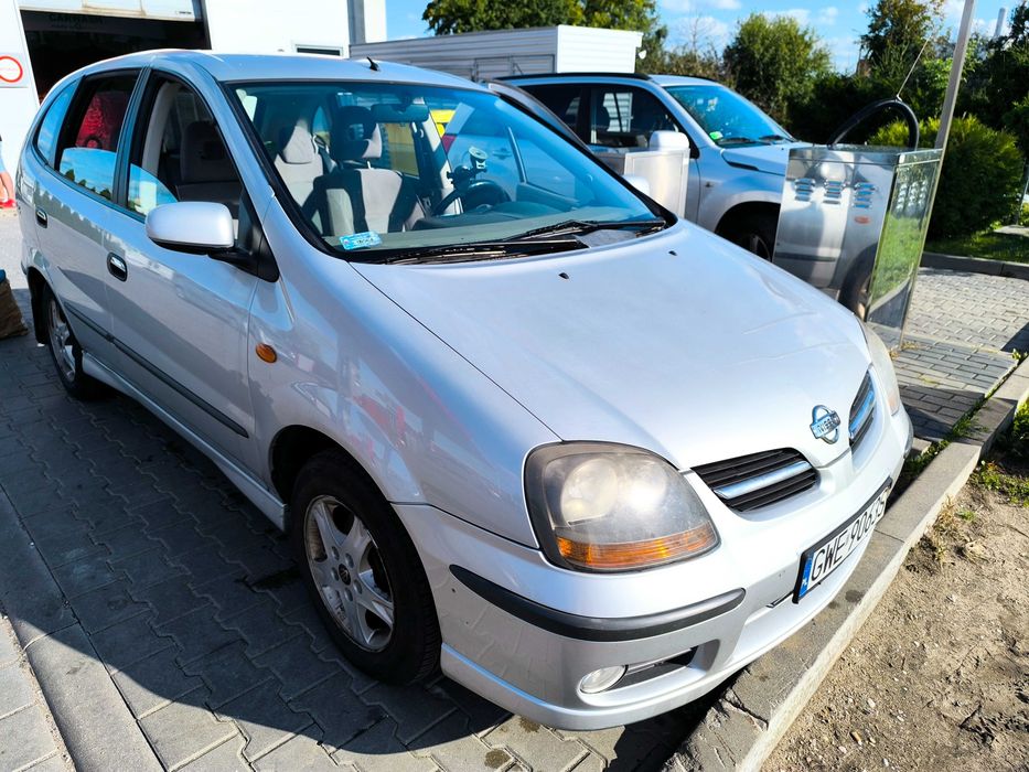 Nissan Almera Tino