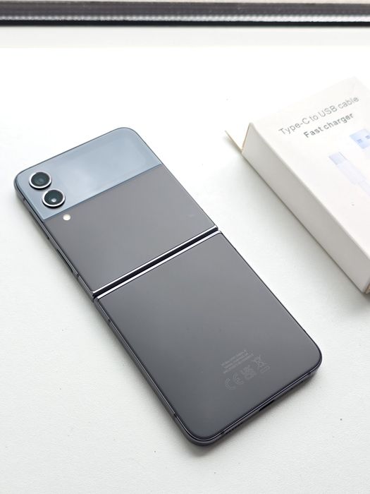Samsung Galaxy z flip 4 ідеальний стан