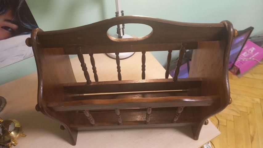 Вінтажна дерев,яна , розбірна газетниця. Німеччина .