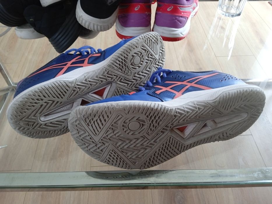 Buty Asics do grania na hali