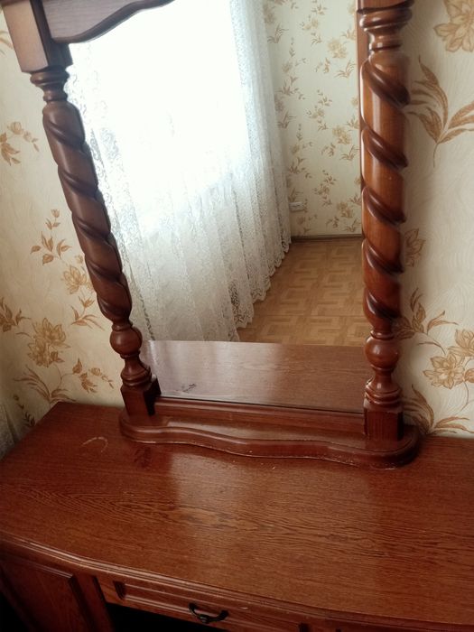 Трюмо, натуральне дерево. Терміново!!!