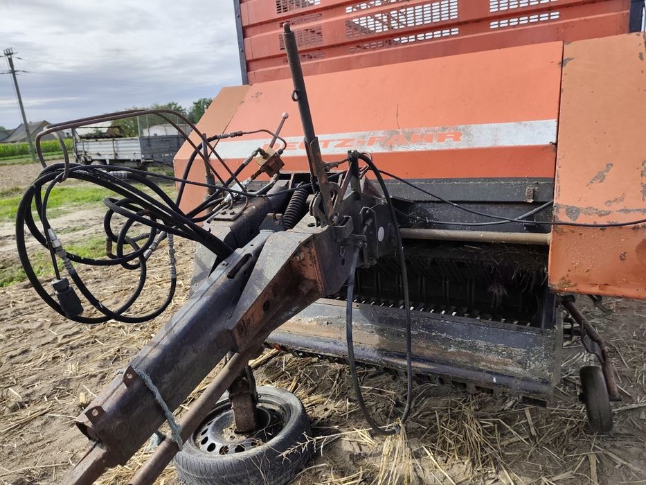 Przyczepa samozbierająca Deutz-Fahr F 327