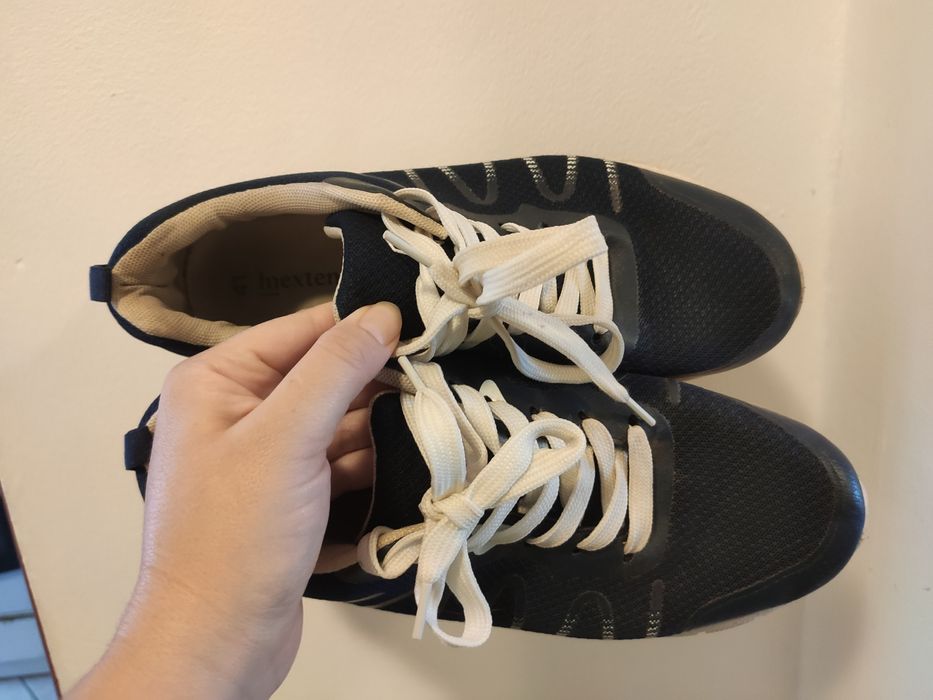 Buty sportowe w dobrym stanie unisex 39 - 40  rozmiar
