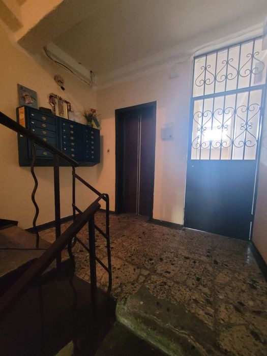 Продам двокімнатну квартиру Оболонський р-н,  Оболонь, вул.Прирічна 19