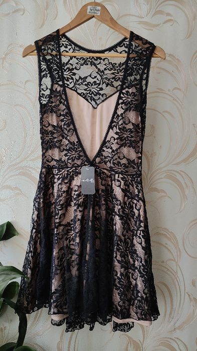 Сукня з відкритою спинкою