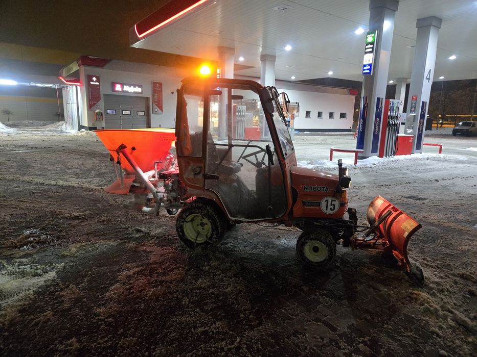 Traktorek do odśnieżania Kubota i Yanmar 24