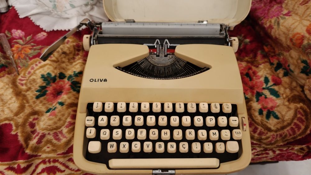 Máquina escrever vintage Oliva