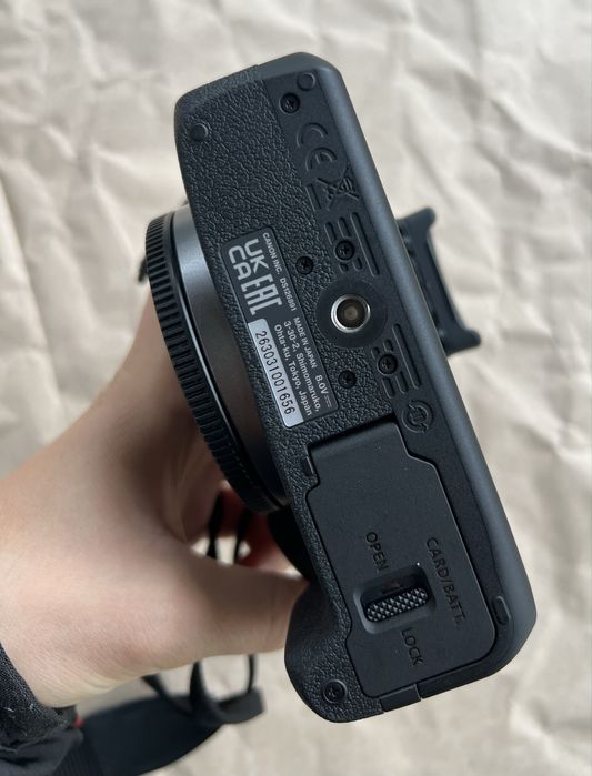 Продам фотоапарат Canon EOS R100 у стані нового.