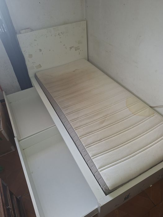 Vendo cama com duas gaventas