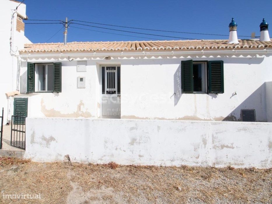 Moradia T1 com pátio e terreno com ruína - Faz Fato, Tavira