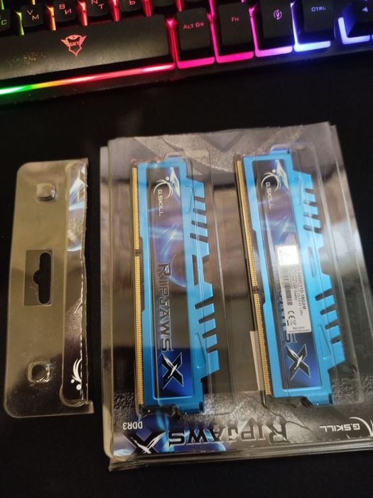 Оперативна памʼять ddr3 16gb 8x2