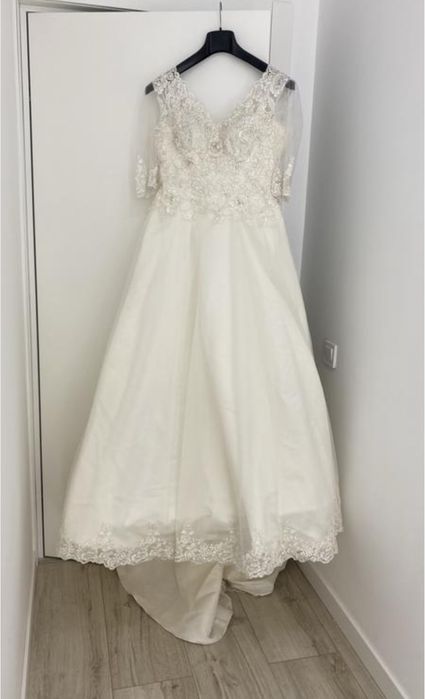 Весільна сукня бренду Darling