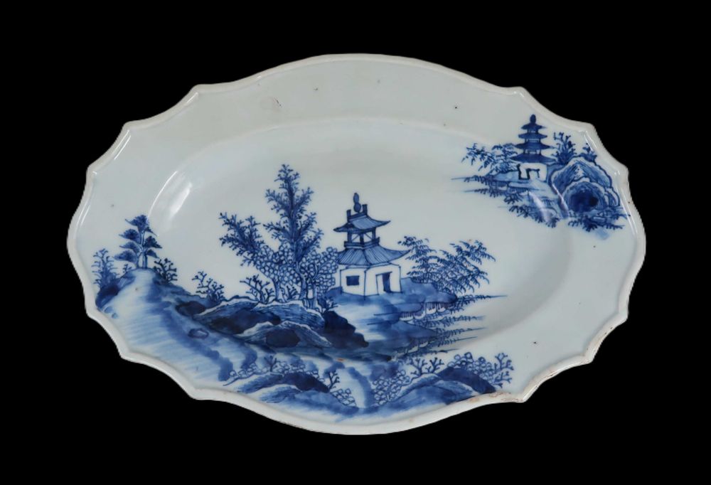 Travessa Polilobada em porcelana da China Séc. XVIII - 28 cm