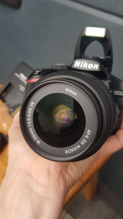 Продам Nikon D3200+ 18-55VR.