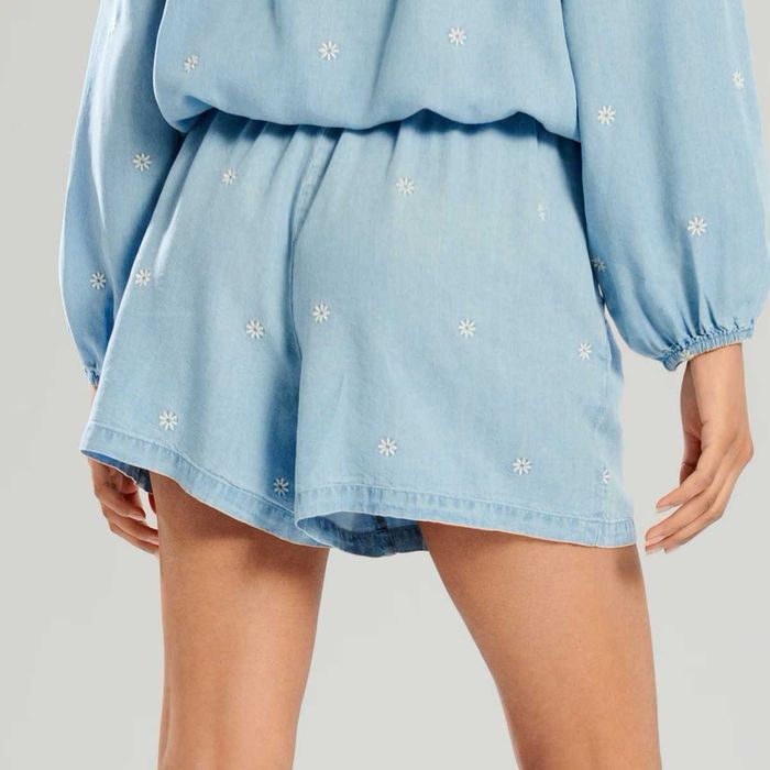 Letnie spodenki na gumce S/M szorty w stokrotki Sinsay 100% lyocell