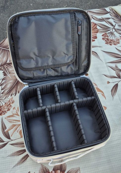 Kosmetyczka podróżna marmurkowa – elegancki organizer na makijaż