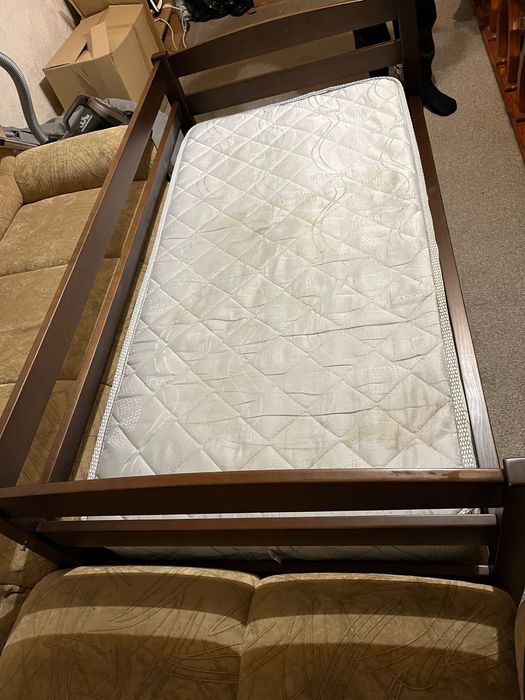 Продам ліжко односпальне