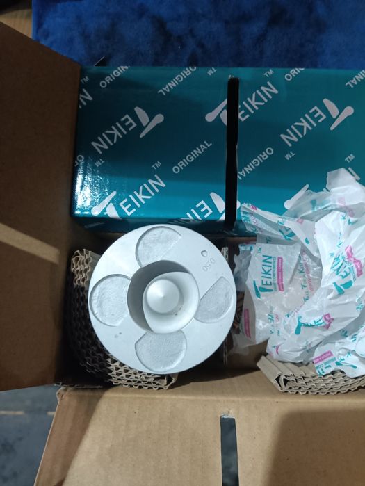 Поршня Nissan Navara d22 2.5 дизель 0.50.