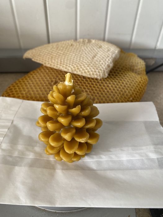 Swieca z wosku pszczelego szyszka, prezent , rekodziel