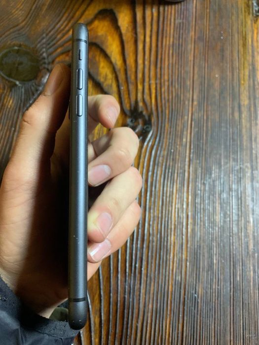 Продам 11 айфон 128