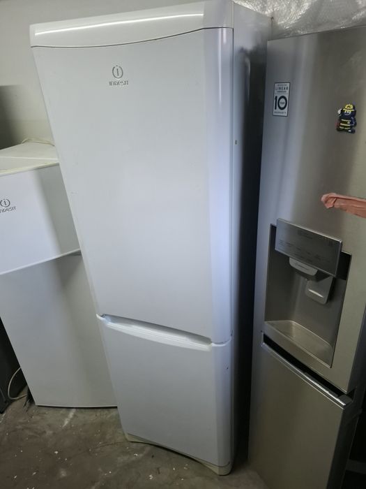 Frigorífico indesit a um preço acessível 1.85 altura  0.59 largura e 0.59 profundidade
