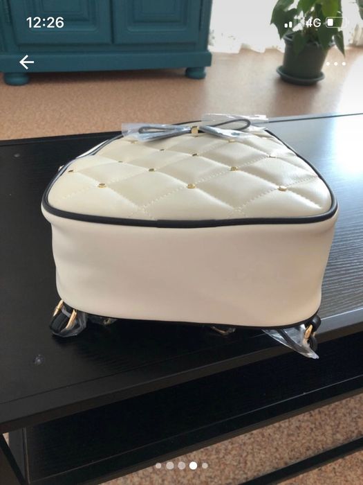 Mochila beje e preta