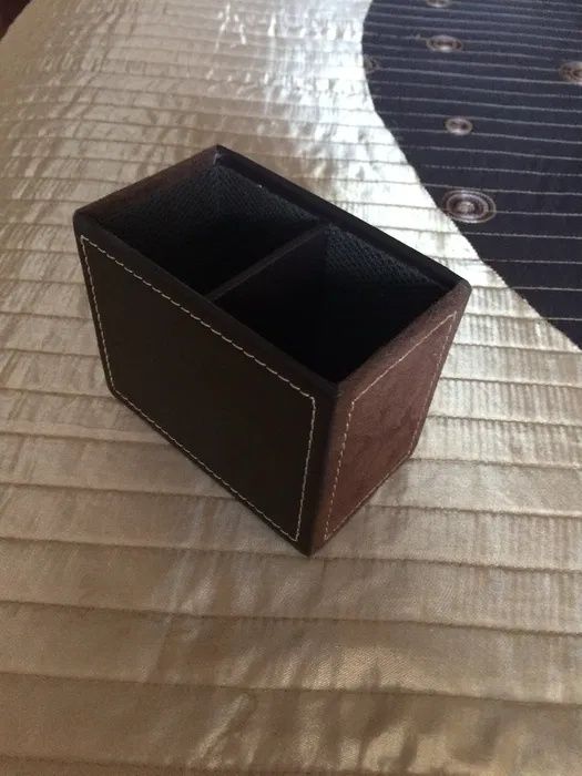 porta canetas para secretária em pele. novo