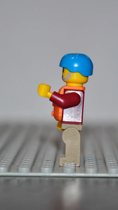 0334 Figurka LEGO cty0913 Town Man, Dark Red Jacket