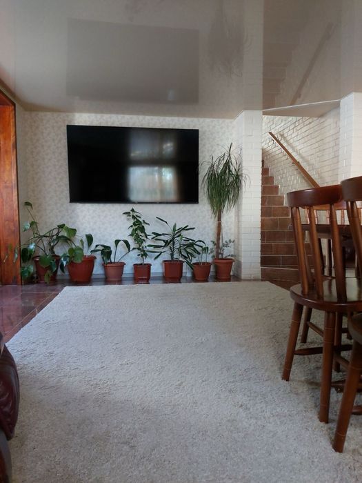 Продам просторий будинок у районі Новомиколаївка (біля Фанклубу)