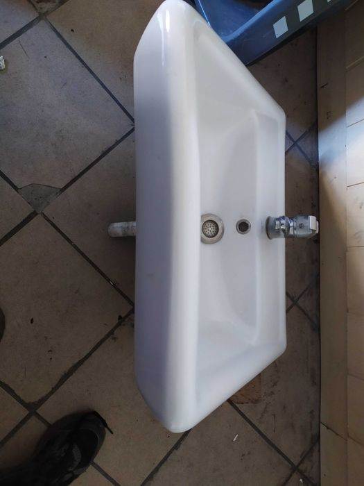 sprzedam umywalke lazienkowa w bardzo dobrym stanie