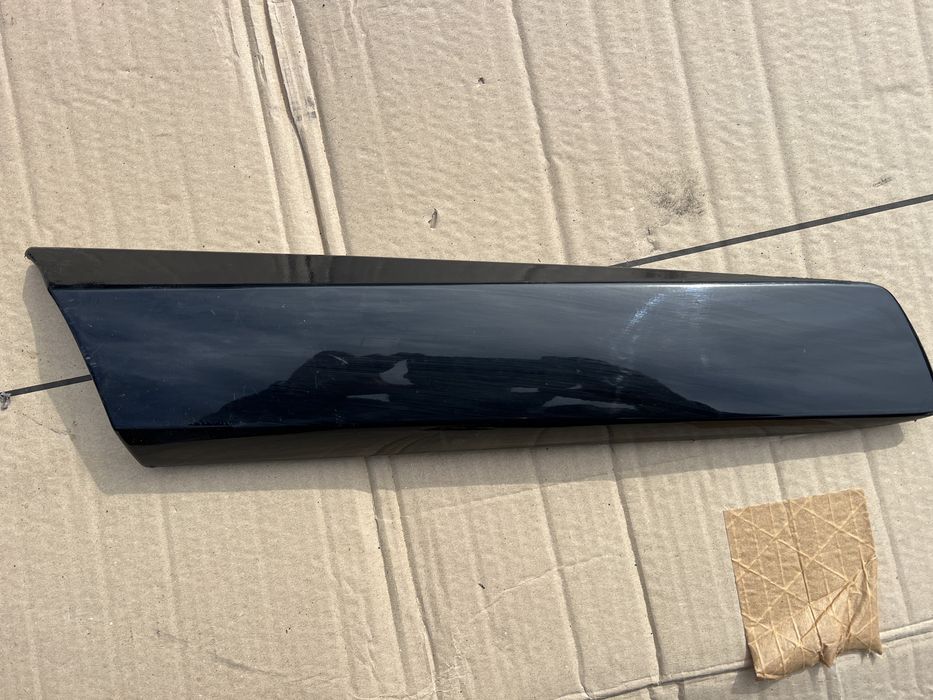 Listwa boczna blotnika prawa Renault Megane III Coupe kolor TEGNE